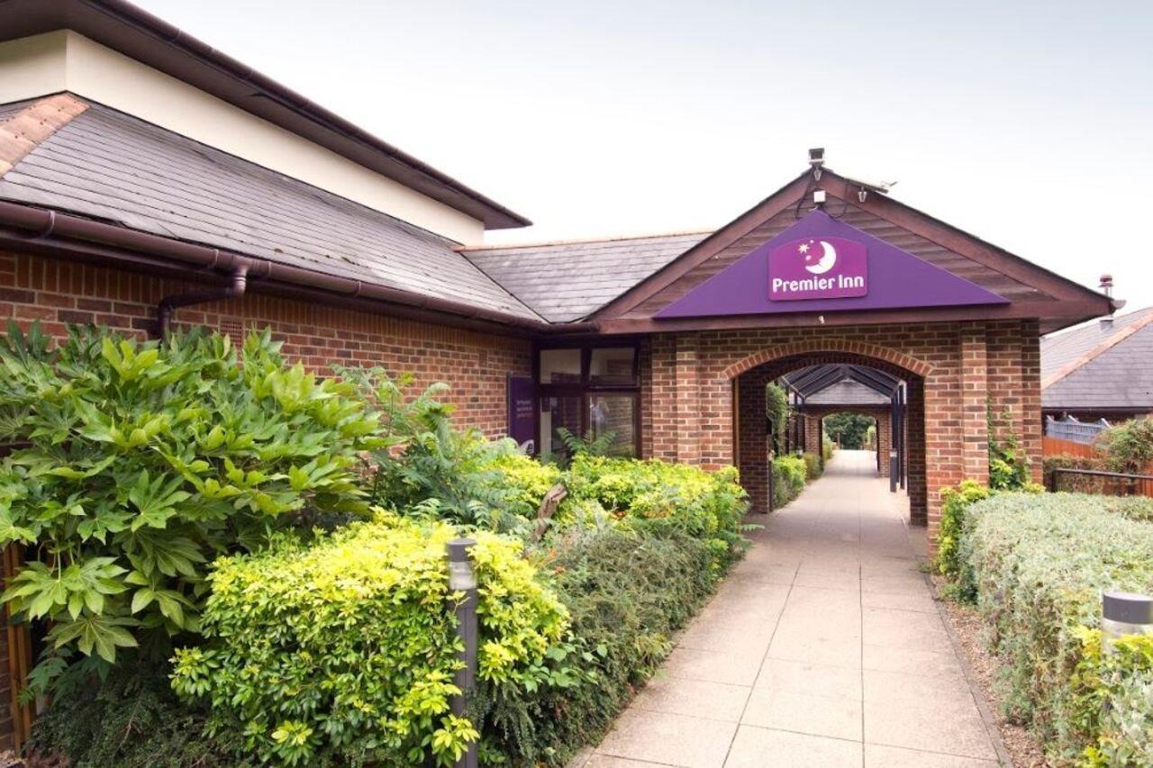 Premier Inn High Wycombe/Beaconsfield Bagian luar foto