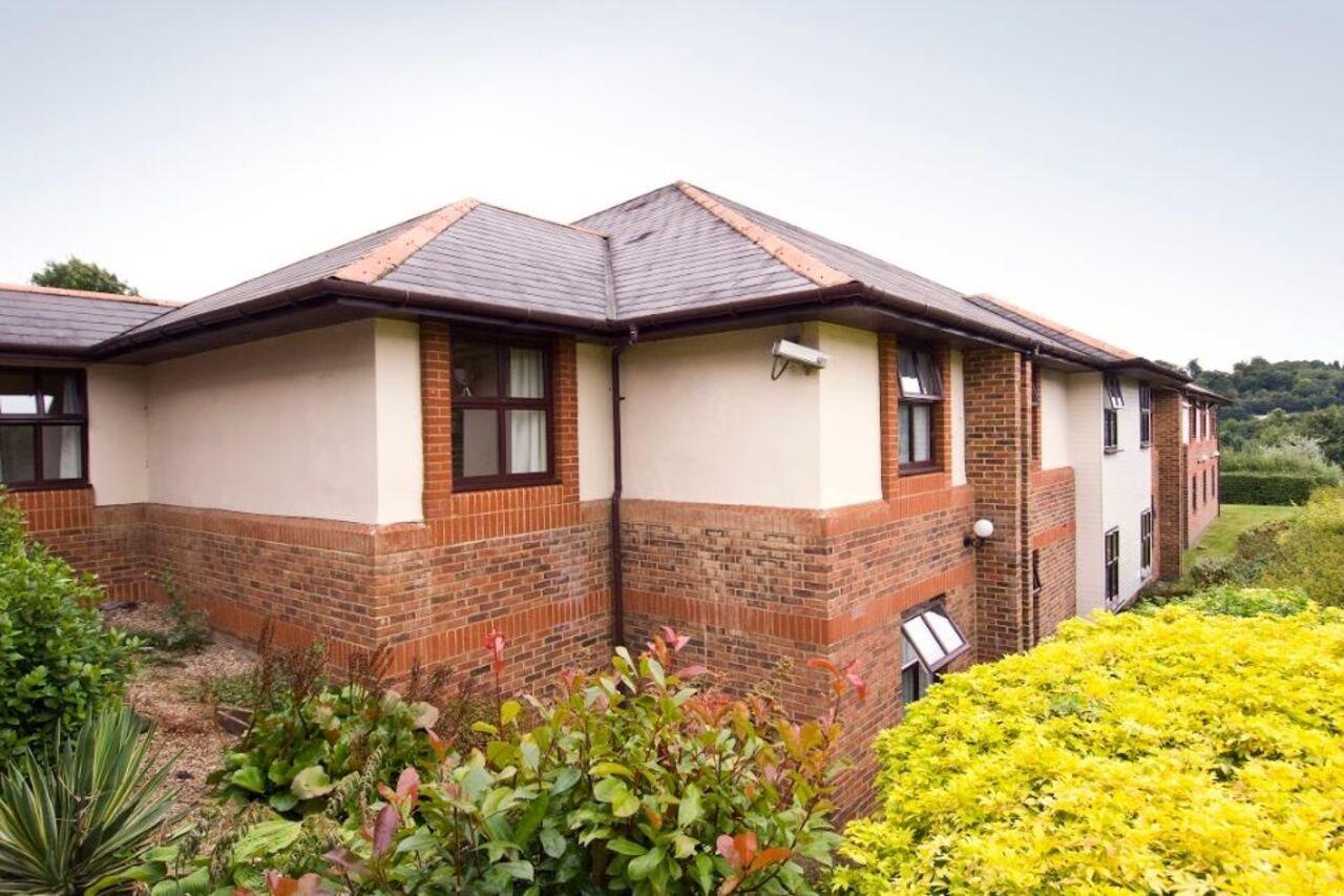 Premier Inn High Wycombe/Beaconsfield Bagian luar foto