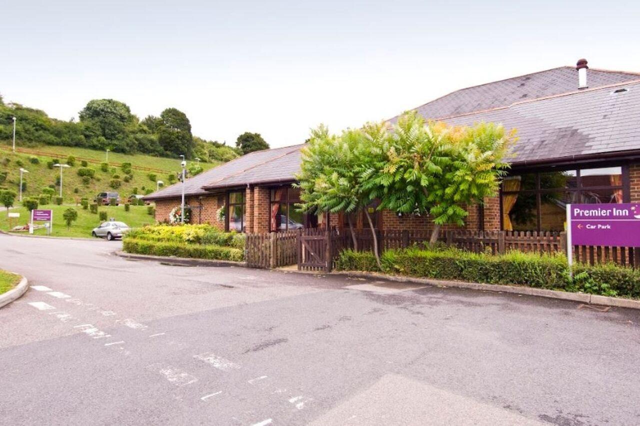 Premier Inn High Wycombe/Beaconsfield Bagian luar foto