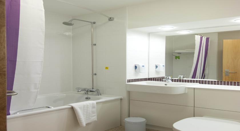 Premier Inn High Wycombe/Beaconsfield Bagian luar foto
