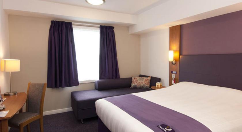 Premier Inn High Wycombe/Beaconsfield Bagian luar foto