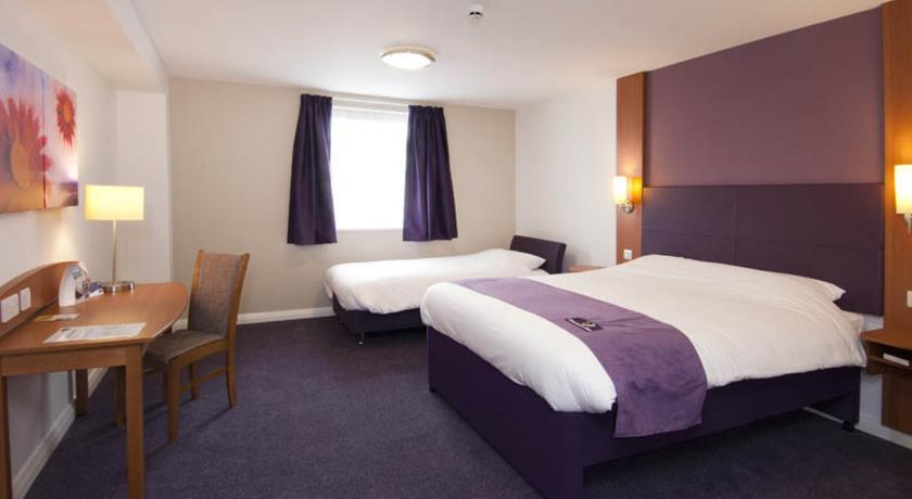 Premier Inn High Wycombe/Beaconsfield Bagian luar foto