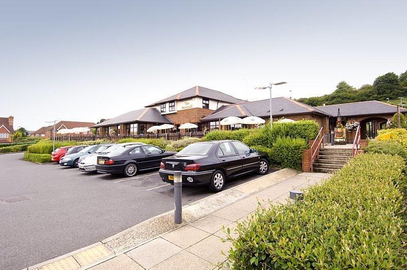 Premier Inn High Wycombe/Beaconsfield Bagian luar foto