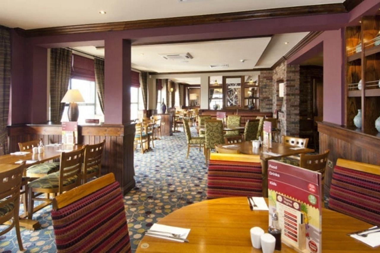 Premier Inn High Wycombe/Beaconsfield Bagian luar foto