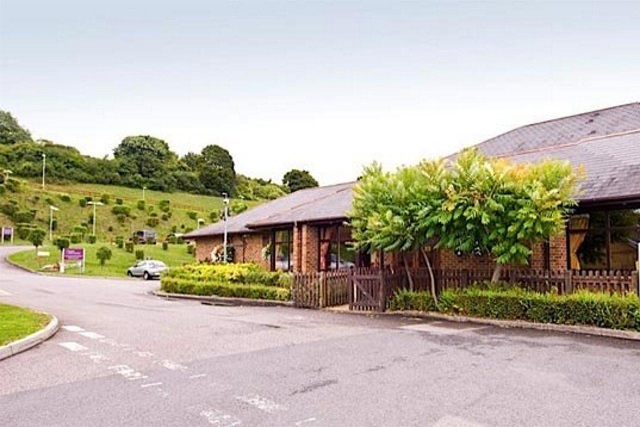 Premier Inn High Wycombe/Beaconsfield Bagian luar foto