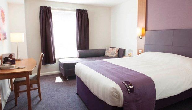 Premier Inn High Wycombe/Beaconsfield Bagian luar foto